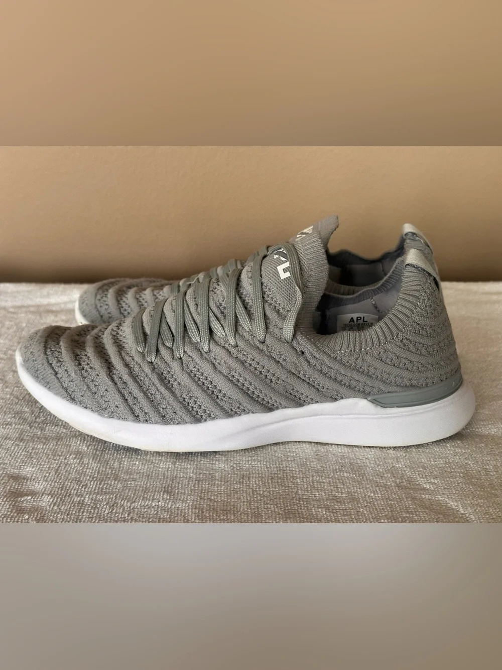 🌟 APL TechLoom Wave Women’s Sneakers - Size 8 - Gray Knit Athletic Shoes 🌟